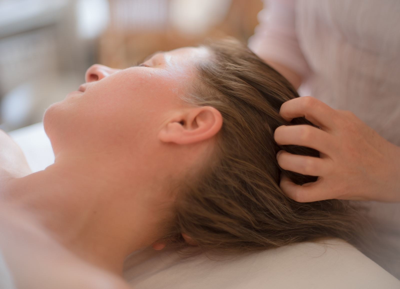 Shiatsu-Massage am Kopf